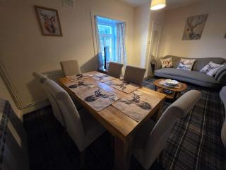 Highland Haven Apartment sleeps 8 - 6