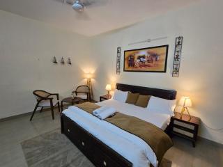 Vrinda Kunj Nest Elegant Studio Near Prem Mandir - 0