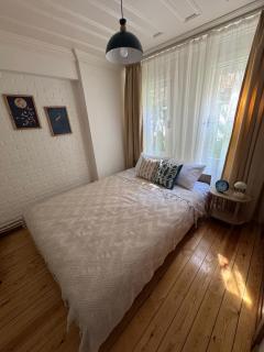 Central Historic Apartment, Easy Access - 0