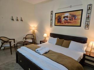 Vrinda Kunj Nest Elegant Studio Near Prem Mandir - 4