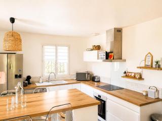 Maison ensoleillée de plain-pied ouvert sur un jardin clôturé - 9