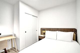 Ocean View 1BR with Balcony Pool & Gym Near Beach - 3