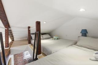 Historic flat - Old Town - 5 min to Salem, beach - 7
