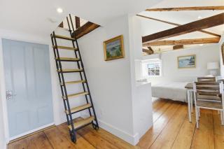Historic flat - Old Town - 5 min to Salem, beach - 8