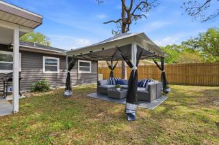 Clearwater Paradise w Hot Tub-Backyard Bliss Near Beach & Hot Spots - 2