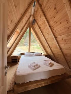 Hyde Retreat - 9