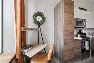 Contemporary Country Inspired Stay Downtown Dallas Free Parking Pool & Gym - 3