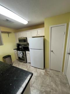 Comfortable Condo Near Major Plants & Beach - 9