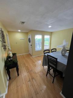 Comfortable Condo Near Major Plants & Beach - 3