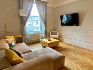 Entire Three Bed Executive Flat - 4