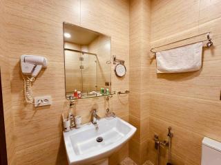 Ayvan Plaza Hotel in old city - 7