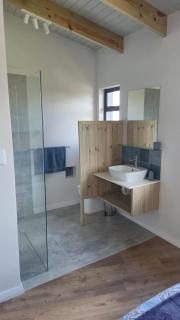 Surf Seals - sleeps 12 - Cape St. Francis - 8