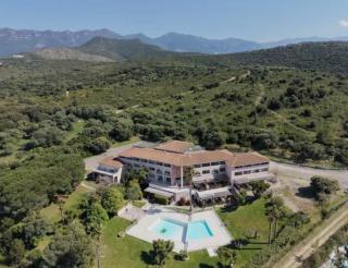 Studio climatisé avec terrasse coucher de soleil ménage compris pour 2 à 3 personnes dans un parc calme avec double piscine au sel et parking privé protégé Proche mer et port - 6