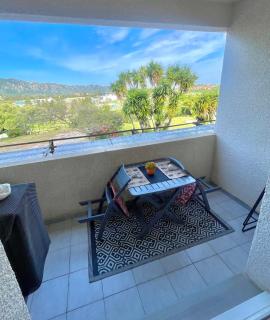 Studio climatisé avec terrasse coucher de soleil ménage compris pour 2 à 3 personnes dans un parc calme avec double piscine au sel et parking privé protégé Proche mer et port - 8