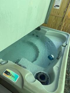 FlamingoSam's King Beds Hot Tub Lake Access - 7