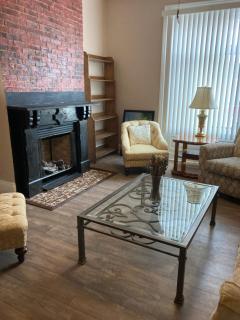 ENTIRE Big Home Close To Events - 2 Family Rooms - Kid Friendly - Private Patio & Firepit - 8