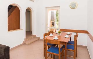 2 Bedroom Lovely Apartment In Umag - 9