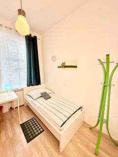 FAVORIT-ROOMS , direkt Metro connection U1 to Centralstation , City-Center and Airport - 6