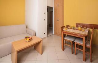 Gorgeous Apartment In Umag - 1