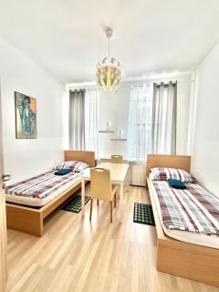 FAVORIT-ROOMS , direkt Metro connection U1 to Centralstation , City-Center and Airport - 8