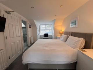 Saltwater Pearl-Holiday Let in central Ilfracombe Flexible sleeping for up to 8 - 2
