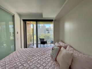 one minute to english bay beach brand new high rise with swimming pool - 1