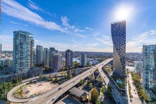 one minute to english bay beach brand new high rise with swimming pool - 0