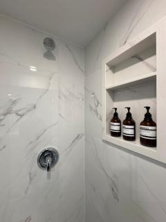 Bright & Spacious 2BR & Parking Near TTC & Shops - 3