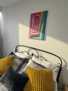 Private Spacious Walkout Suite Near Downtown - 6
