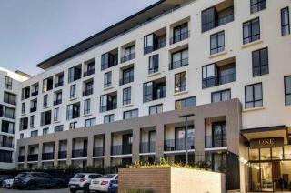 Modern Rosebank 1BR Walk to Mall and Gautrain - 9