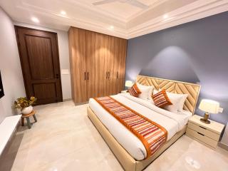 Hotel South Ex Residency - South Ex near AIIMS Delhi - Couple Friendly - 1