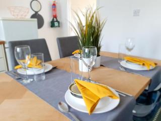 Spacious 3BED Home in Manchester 5 mins walk to Clifton Station with Spacious Garden and Free Parking - 8