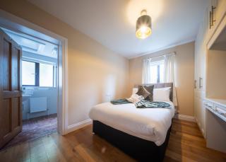 Stylish Chalet Oranmore Galway Sleeps 5 - 8