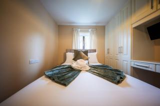 Stylish Chalet Oranmore Galway Sleeps 5 - 4