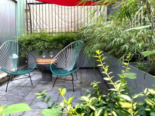 Loft with private backyard in Art Tower - 8
