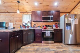 Cozy Lake Cumberland Cabin with Fire Pit - 3