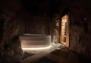 Luxury Cave Suite with Private Jacuzzi & Sauna - 0