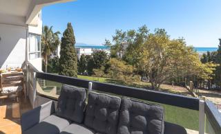 Perfect location! Walk a few minutes to restaurants, lovely beach, town, train and bus - 9