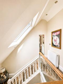 Stylish Studio at Vinegar Works Opposite Station Perfect for Business Stays - Sleeps 2 - 5