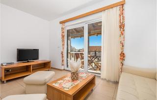 1 Bedroom Lovely Apartment In Banjol - 8