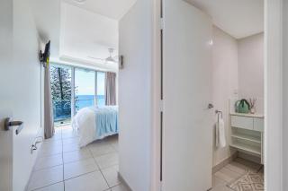 Dwell @ 22, Oceanfront Apartment - 4