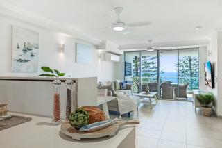 Dwell @ 22, Oceanfront Apartment - 0