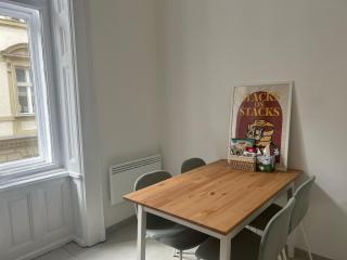 Spacious tranquil sunny home in center with AC, 4k tv - 2