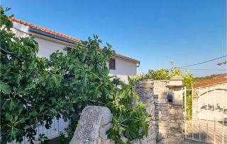 Beautiful Apartment In Rogac - 4