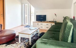Beautiful Apartment In Rogac - 1