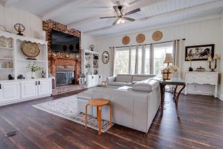 Farmhouse Haven - Idyllic Views - 7