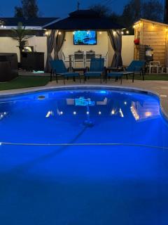 Location! Pool, Hot Tub, Game Room near Old Town & ASU - 8