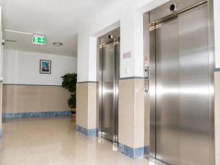 Hotel Donaustadt Kagran - at Metro U1 - 1