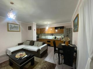 Cozy Breeze Central Apartment - 7