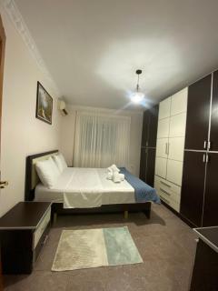 Cozy Breeze Central Apartment - 2